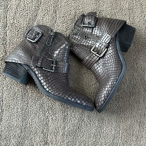 Donald Pliner DALIS Charcoal Python Leather Ankle Booties Size 5.5